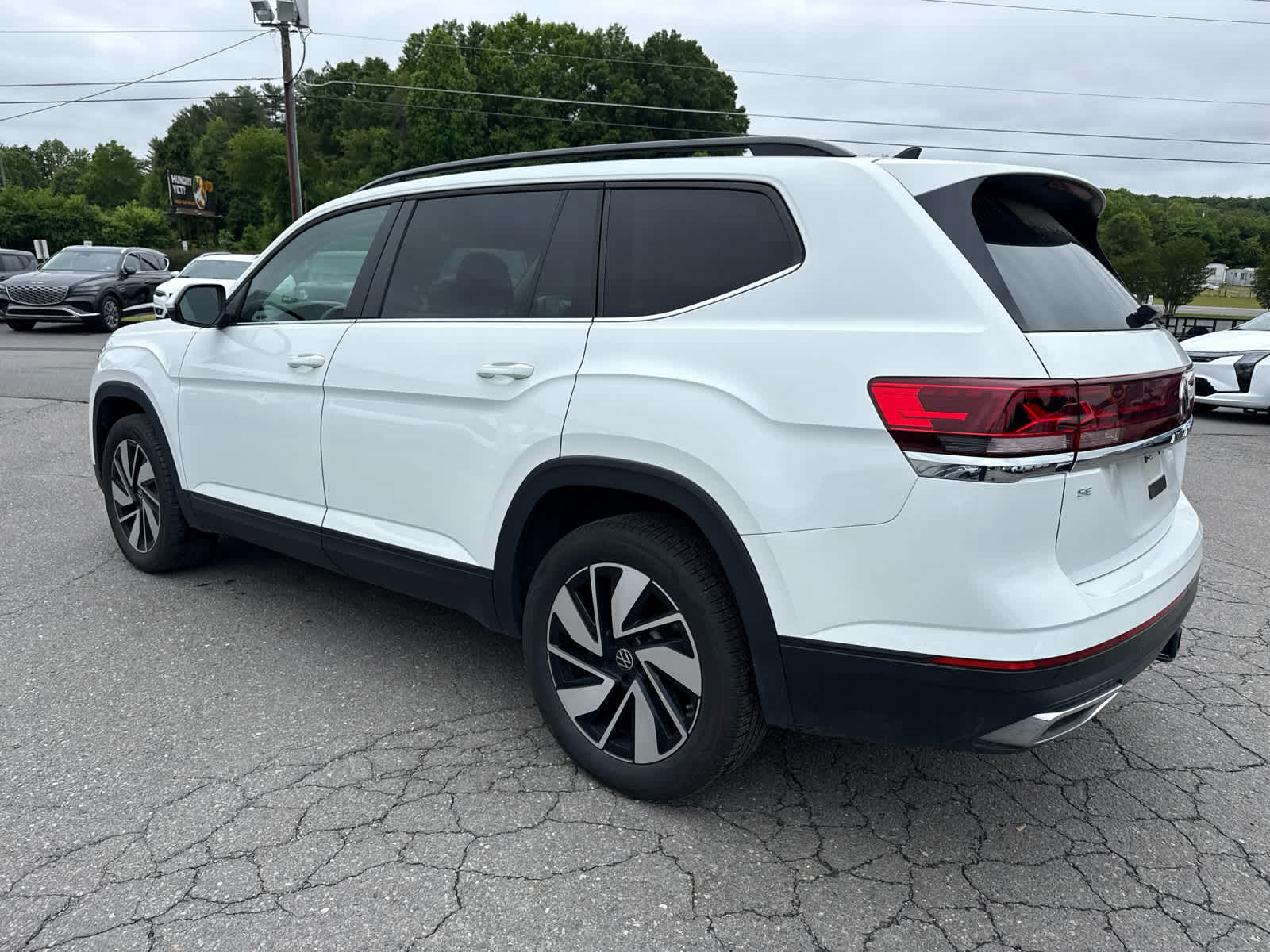 2025 Volkswagen Atlas 2.0T SE w/Technology