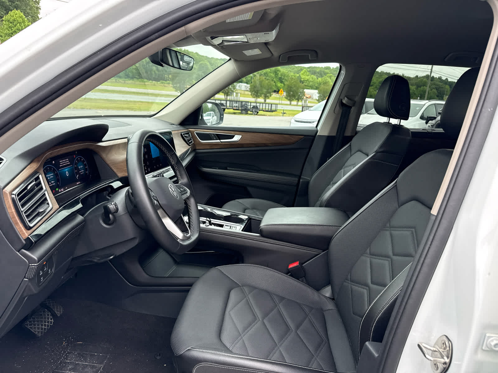 2025 Volkswagen Atlas 2.0T SE w/Technology