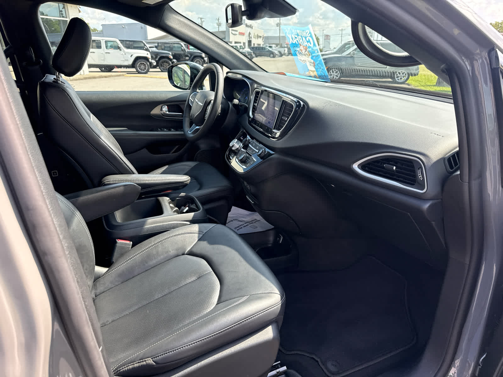 2025 Chrysler Pacifica Select