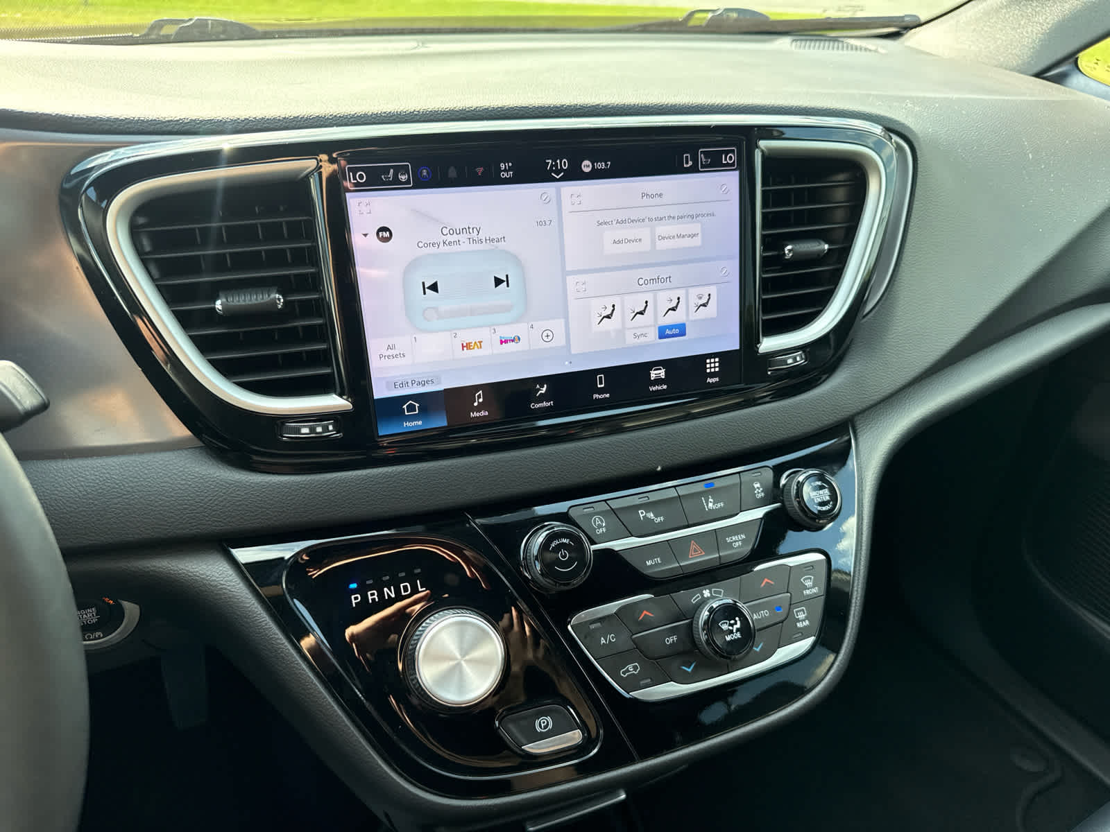 2025 Chrysler Pacifica Select