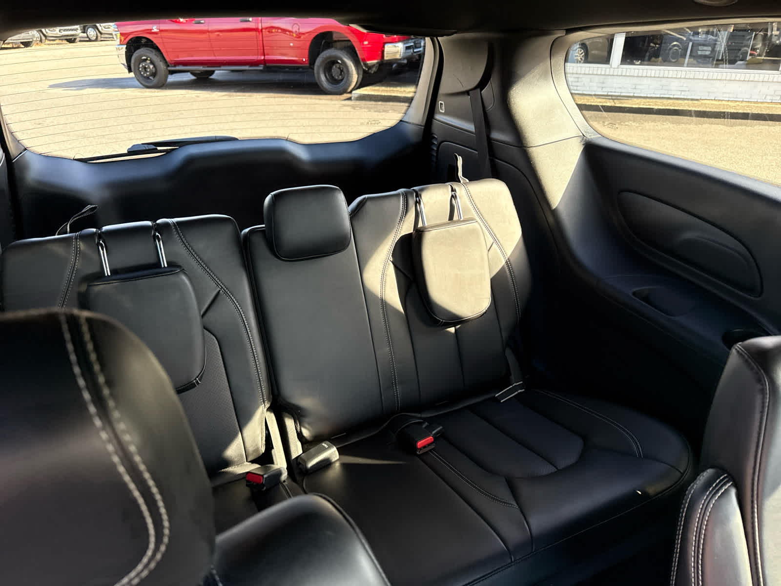 2025 Chrysler Pacifica Select