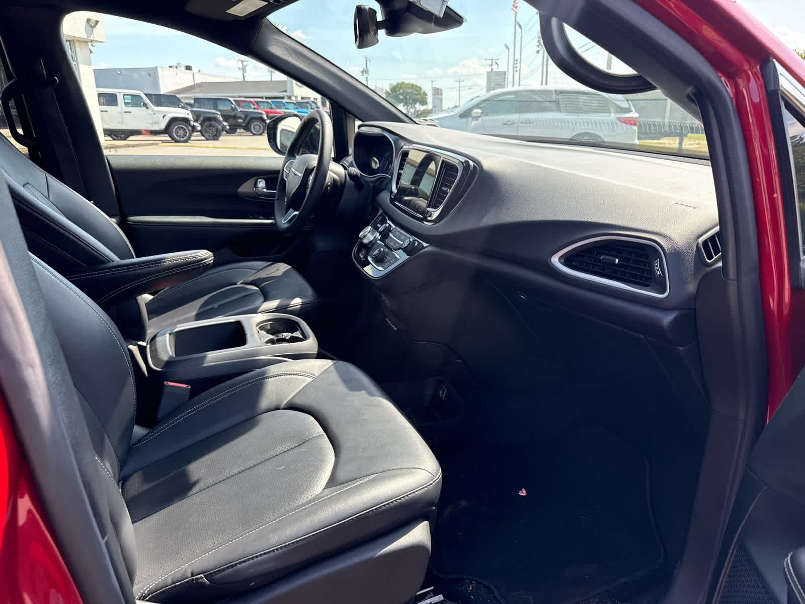 2025 Chrysler Pacifica Select