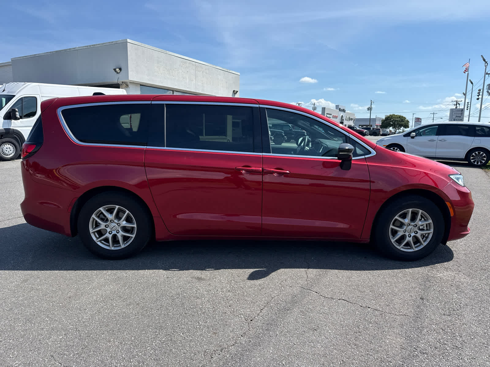 2025 Chrysler Pacifica Select