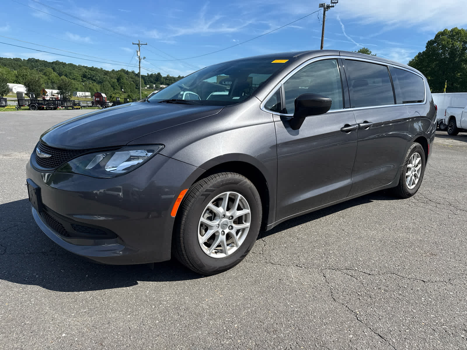 2023 Chrysler Voyager LX