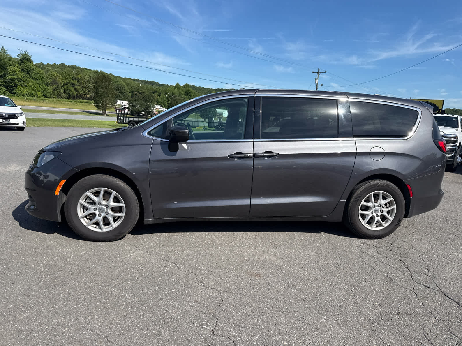 2023 Chrysler Voyager LX