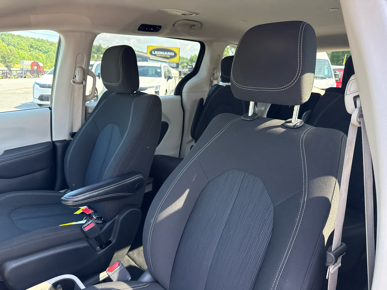 2023 Chrysler Voyager LX