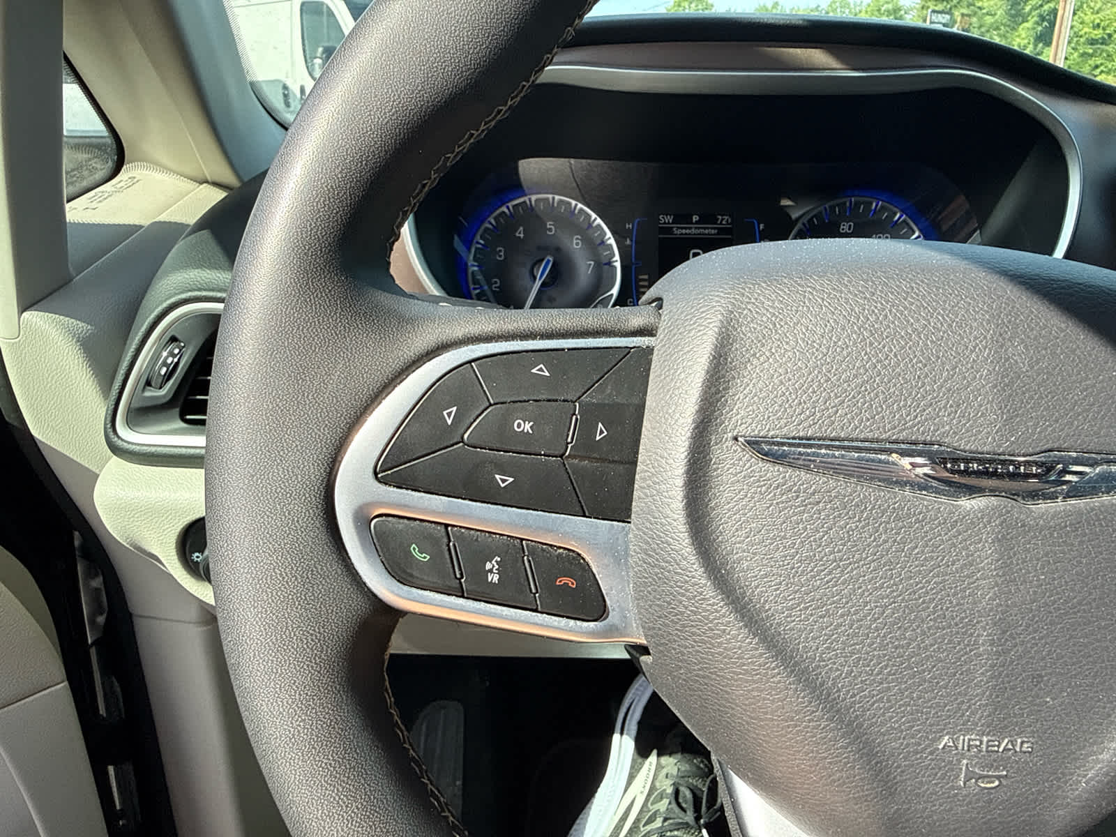 2023 Chrysler Voyager LX