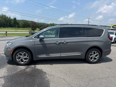 2022 Chrysler Pacifica Limited AWD