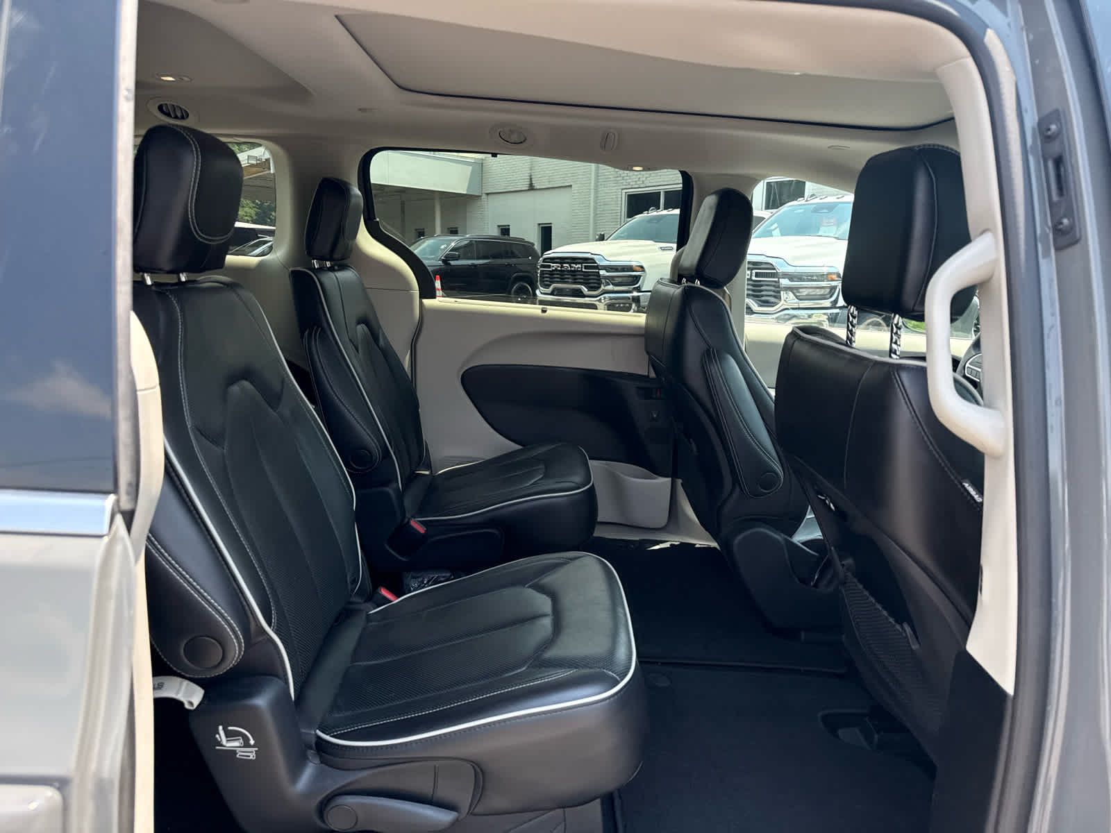 2022 Chrysler Pacifica Limited AWD
