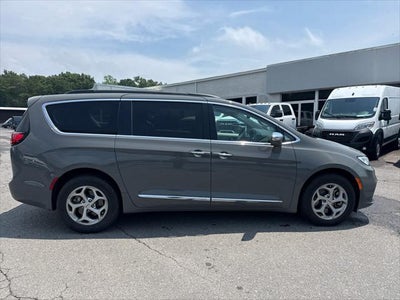 2022 Chrysler Pacifica Limited AWD
