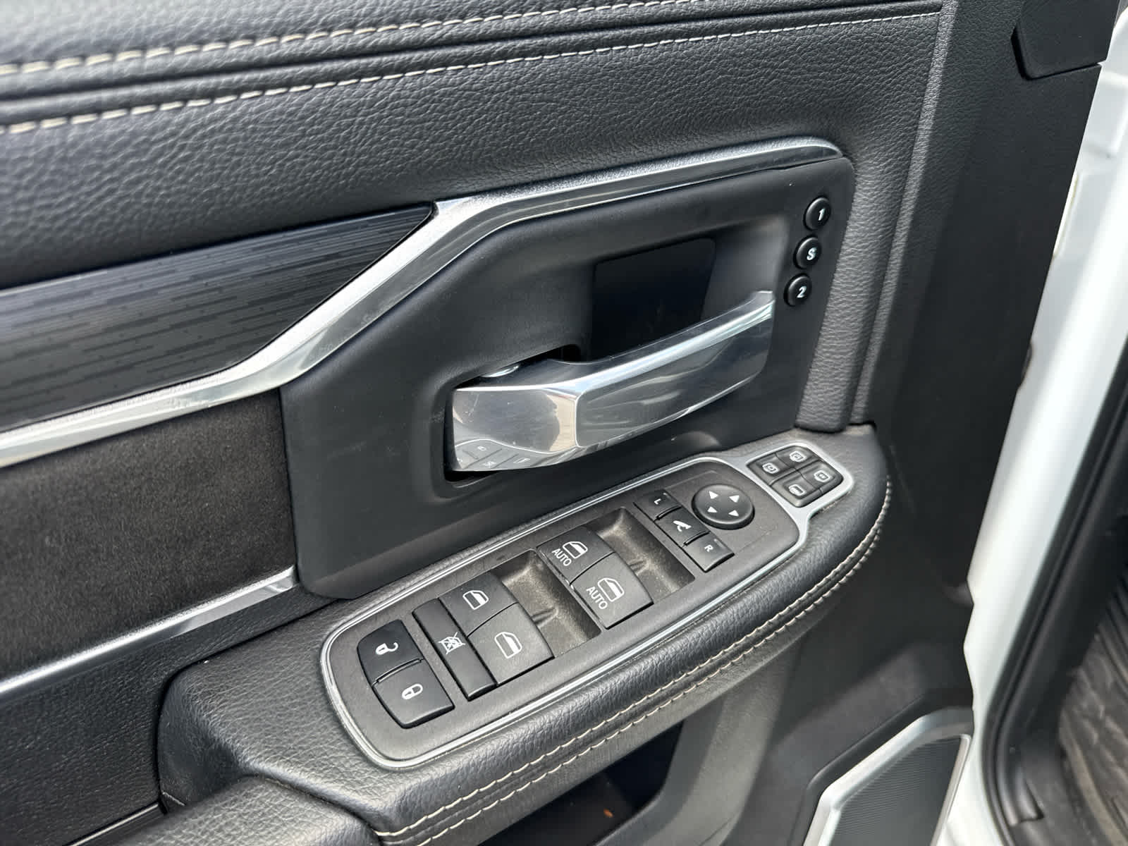 2024 RAM 3500 Laramie Crew Cab 4x4 6'4' Box
