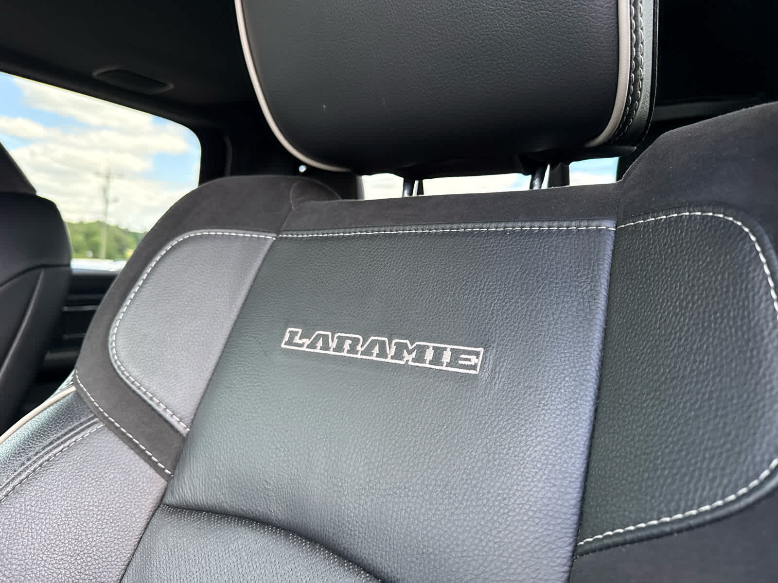 2024 RAM 3500 Laramie Crew Cab 4x4 6'4' Box