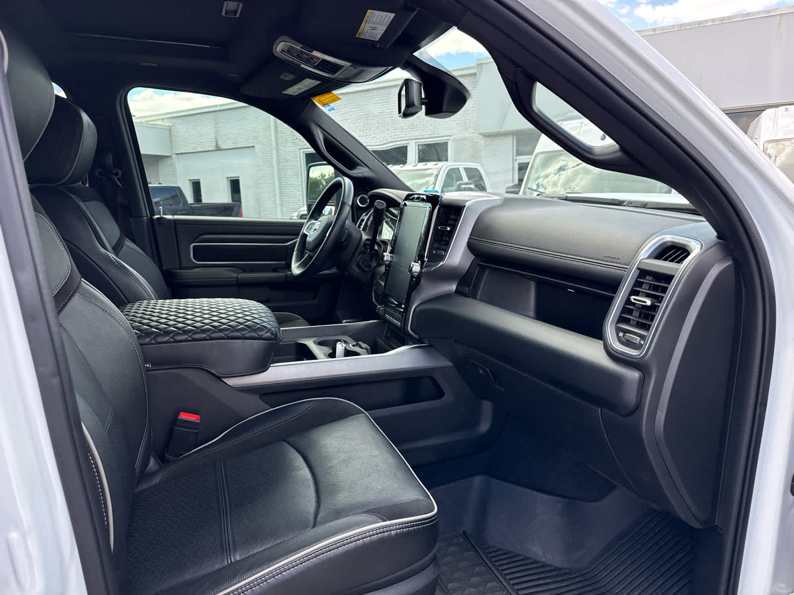 2024 RAM 3500 Laramie Crew Cab 4x4 6'4' Box