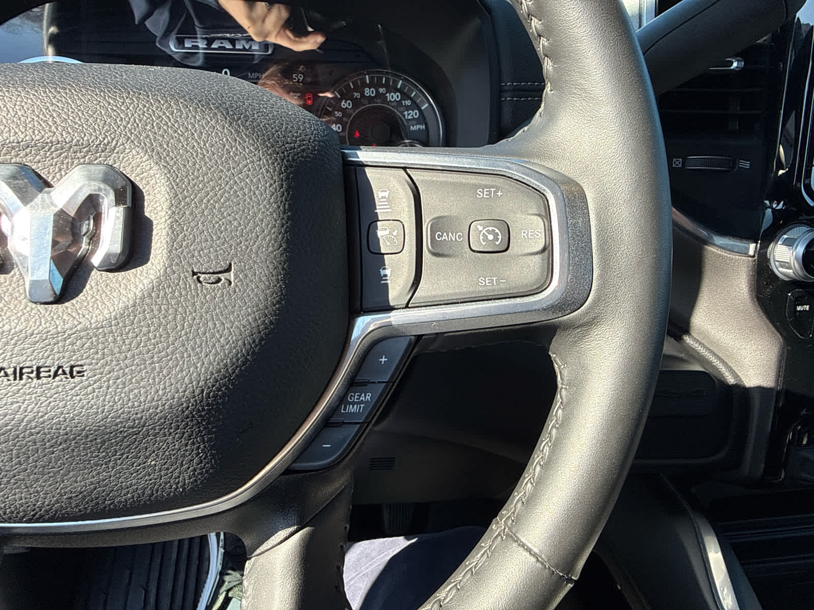 2024 RAM 3500 Laramie Crew Cab 4x4 8' Box