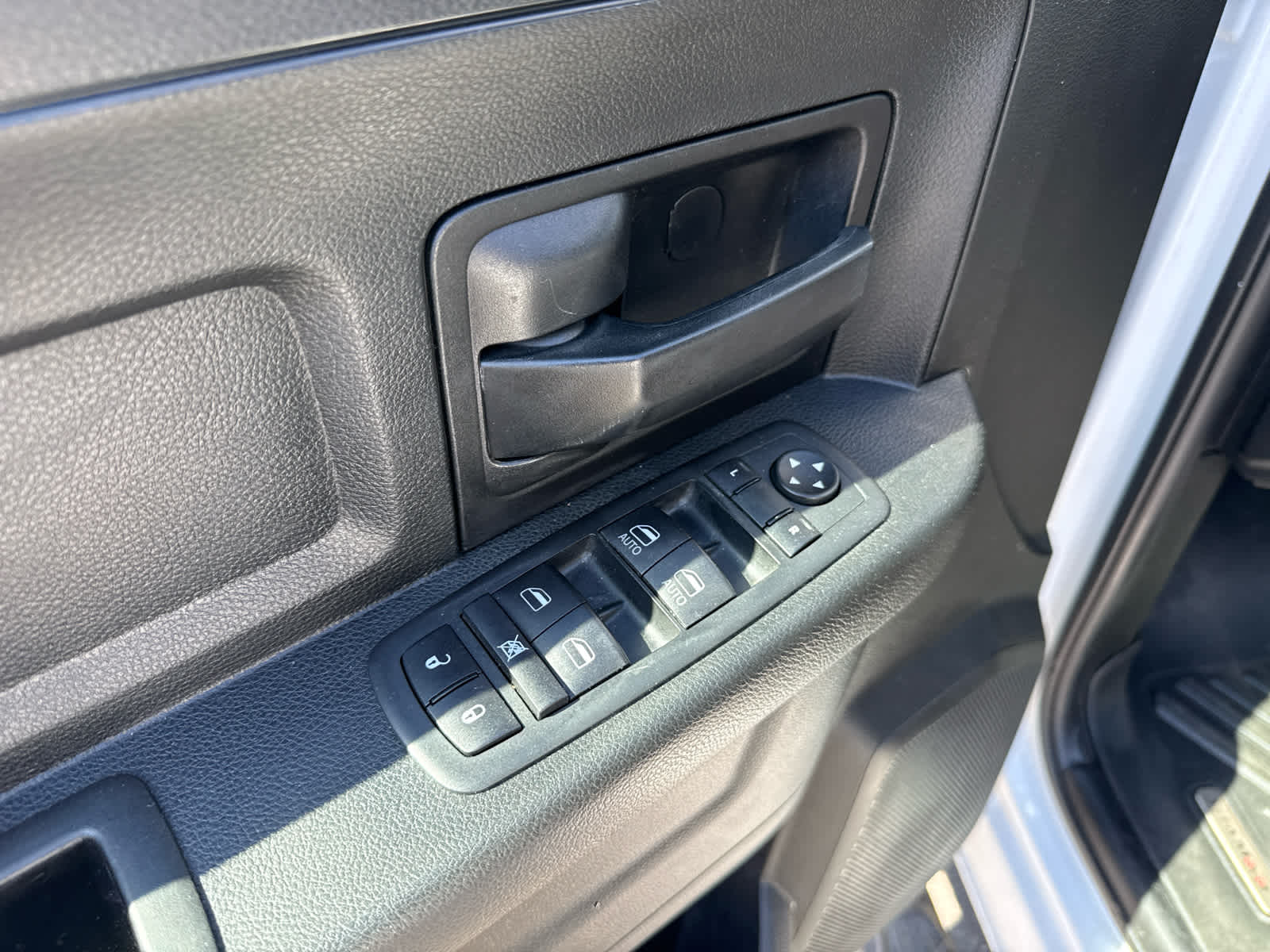 2020 RAM 1500 Classic Tradesman Crew Cab 4x4 5'7' Box