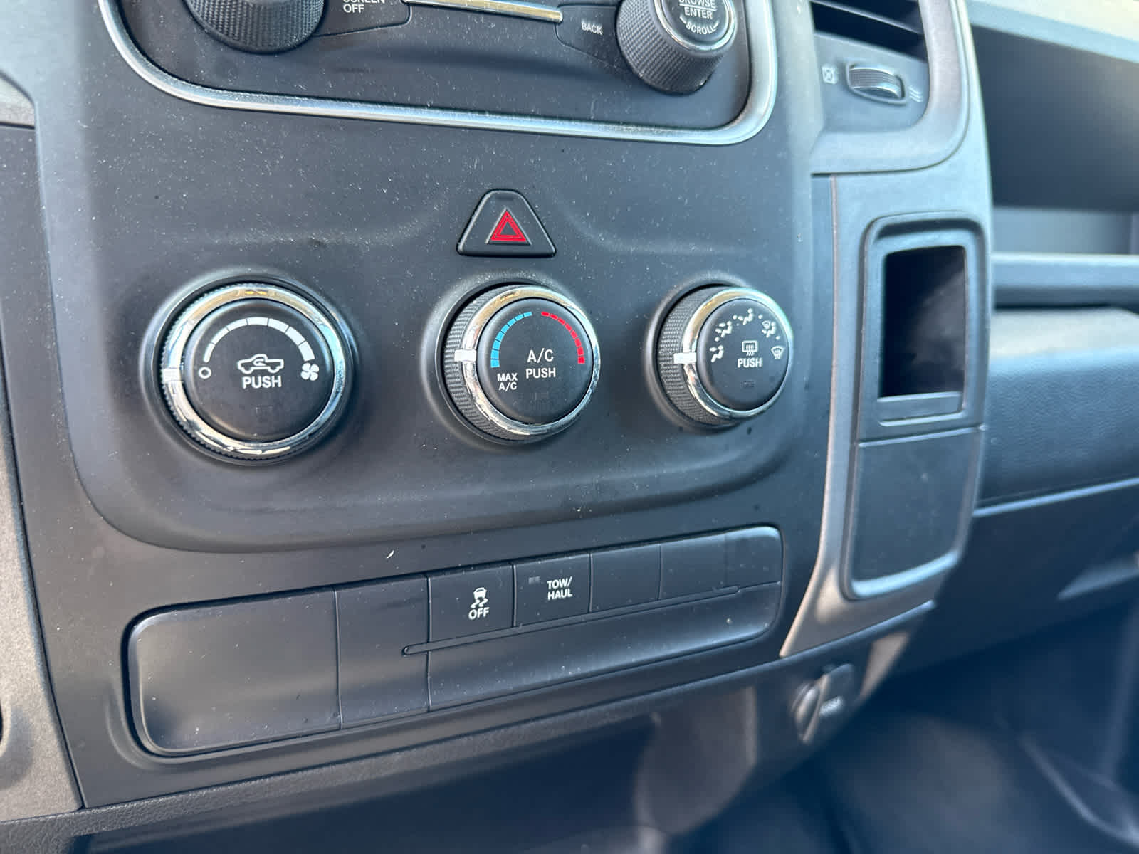 2020 RAM 1500 Classic Tradesman Crew Cab 4x4 5'7' Box