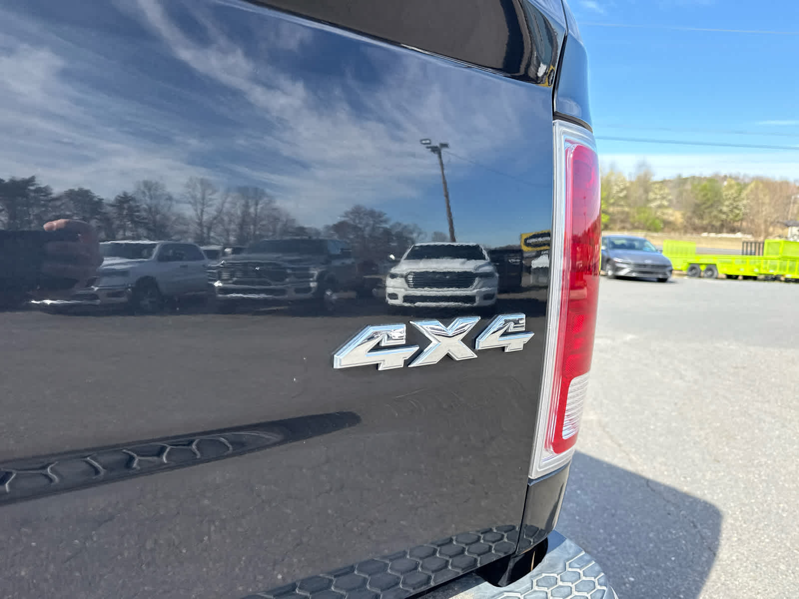 2018 RAM 2500 Laramie Crew Cab 4x4 6'4' Box