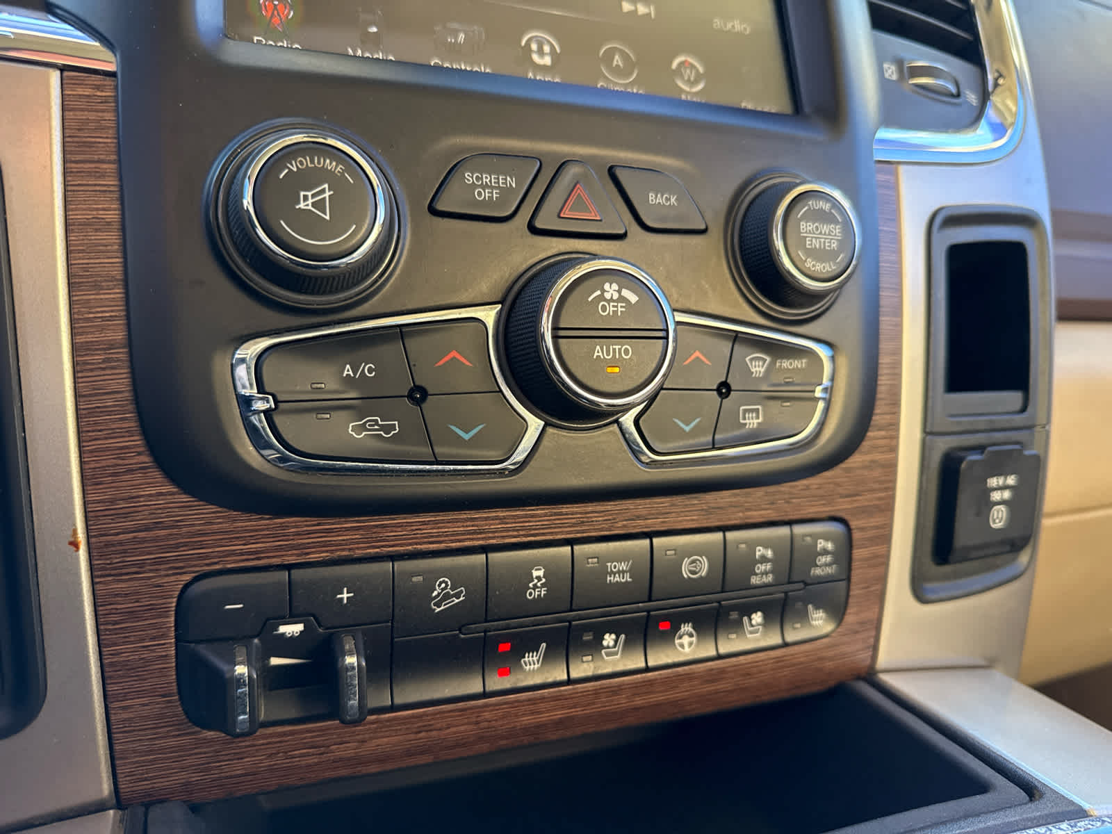 2017 RAM 2500 Laramie Mega Cab 4x4 6'4' Box