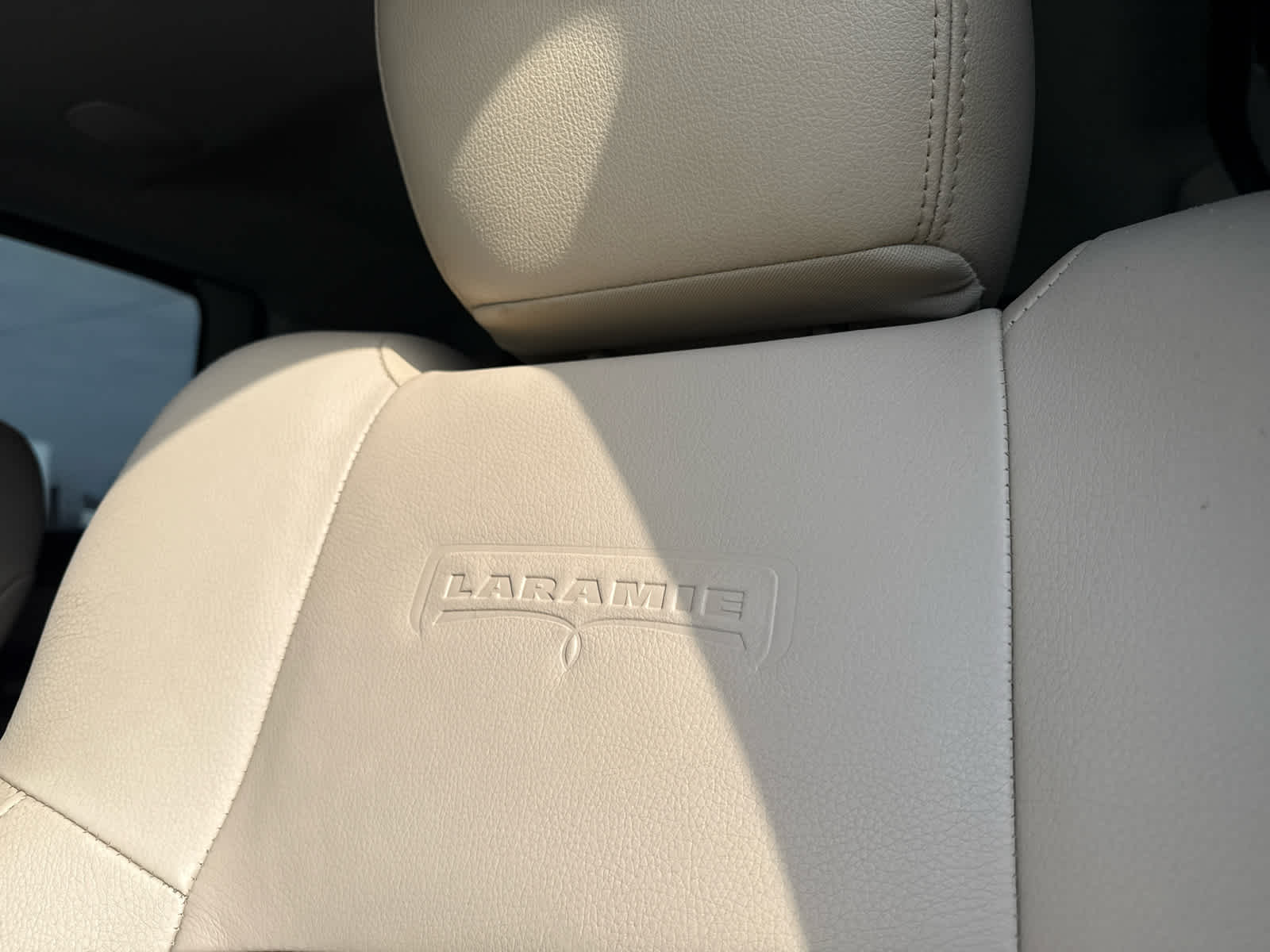 2017 RAM 2500 Laramie Mega Cab 4x4 6'4' Box