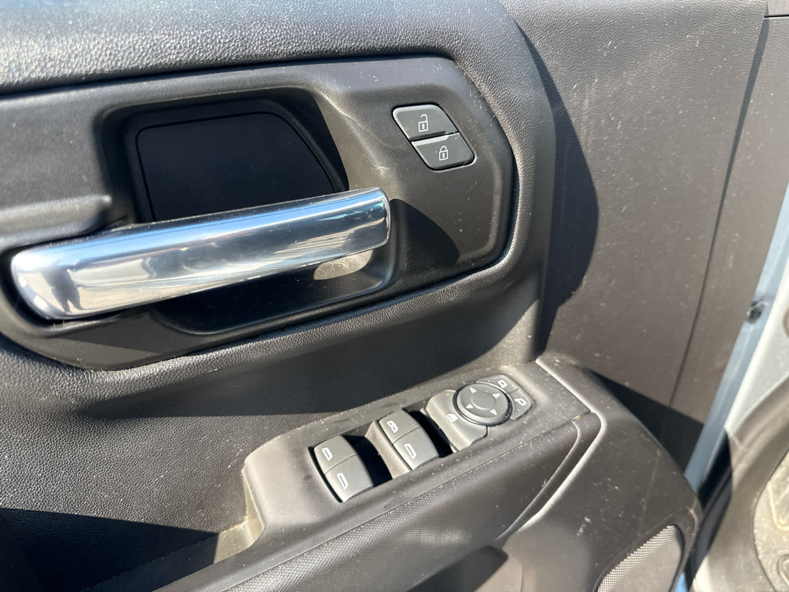 2023 Chevrolet Silverado 1500 4WD Crew Cab Short Bed Custom