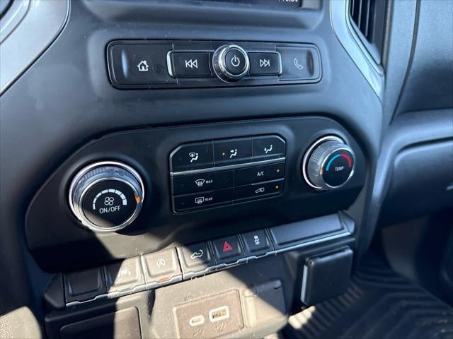 2023 Chevrolet Silverado 1500 4WD Crew Cab Short Bed Custom