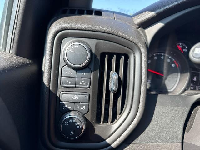 2023 Chevrolet Silverado 1500 4WD Crew Cab Short Bed Custom