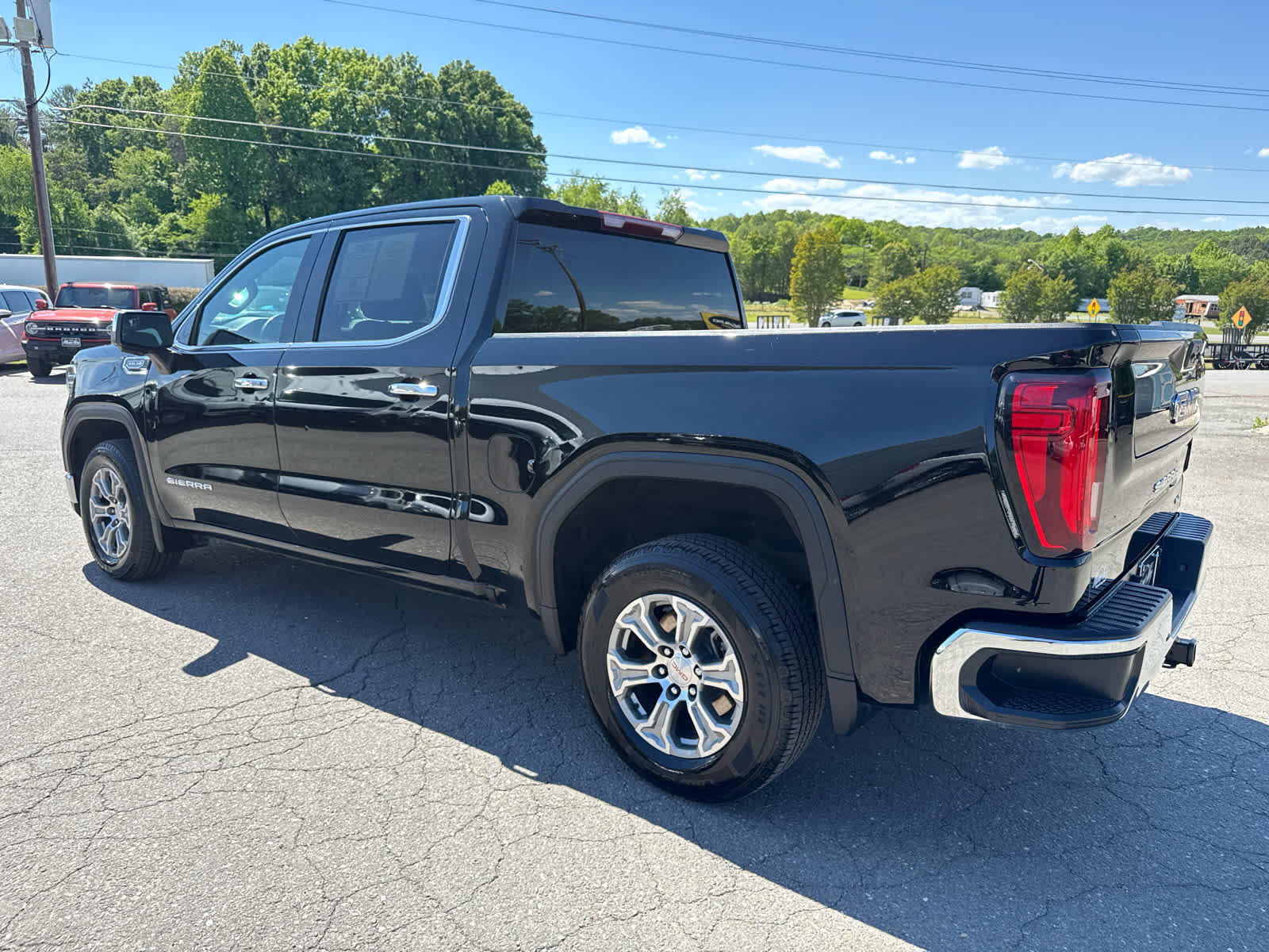 2025 GMC Sierra 1500 2WD Crew Cab Short Box SLT
