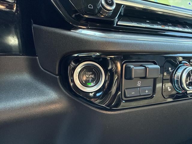 2025 GMC Sierra 1500 2WD Crew Cab Short Box SLT