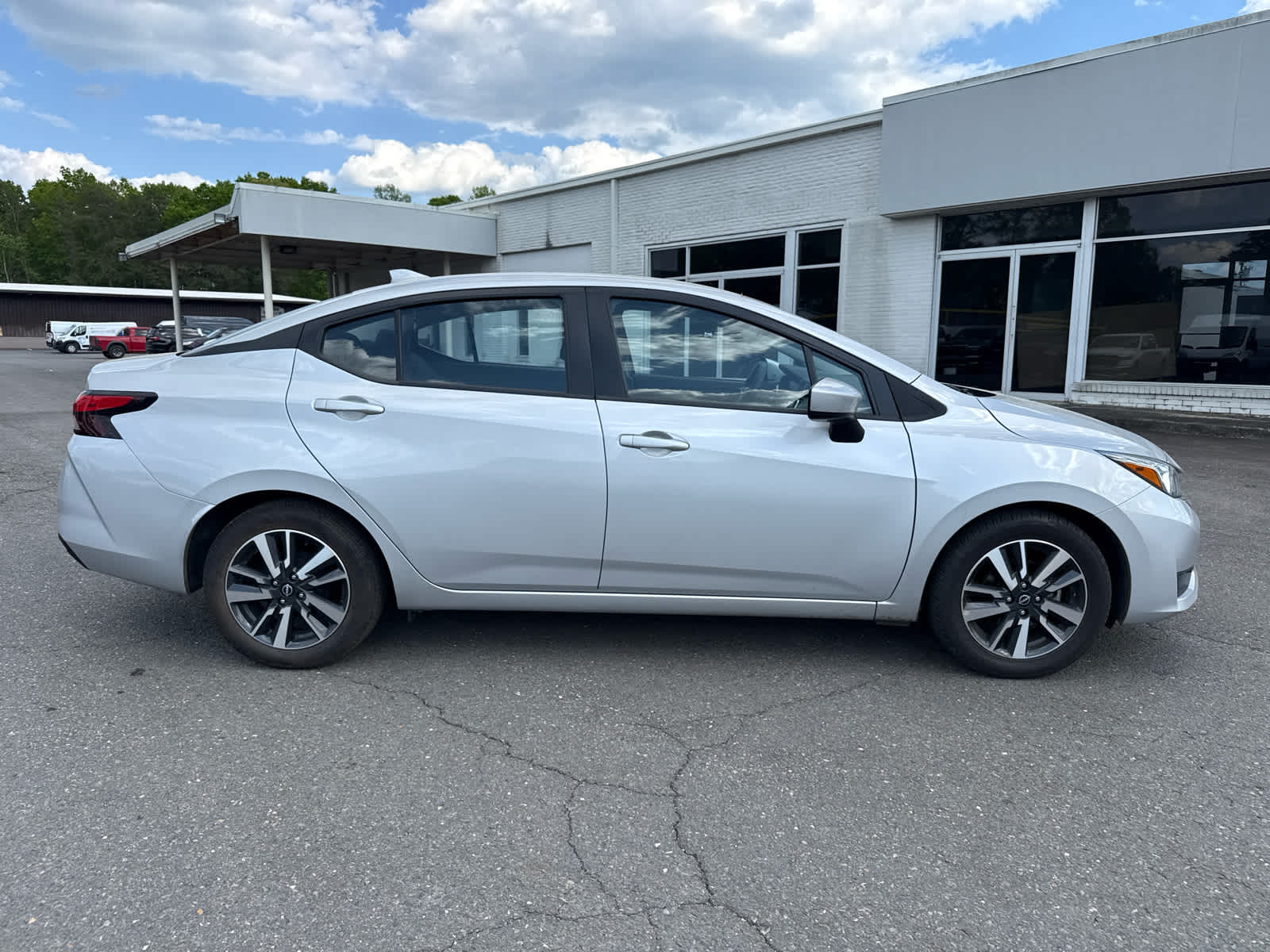 2024 Nissan Versa 1.6 SV