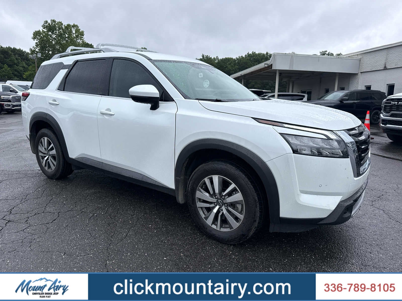 2025 Nissan Pathfinder SL FWD