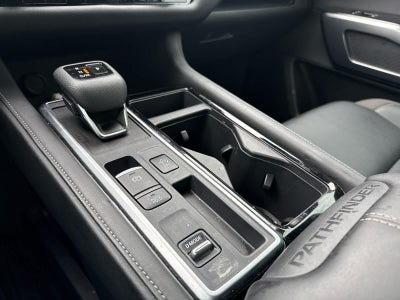 2025 Nissan Pathfinder SL FWD