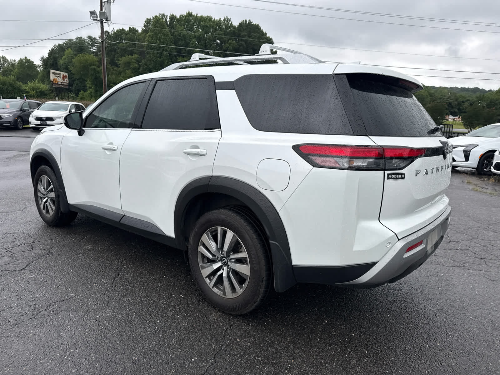 2025 Nissan Pathfinder SL FWD
