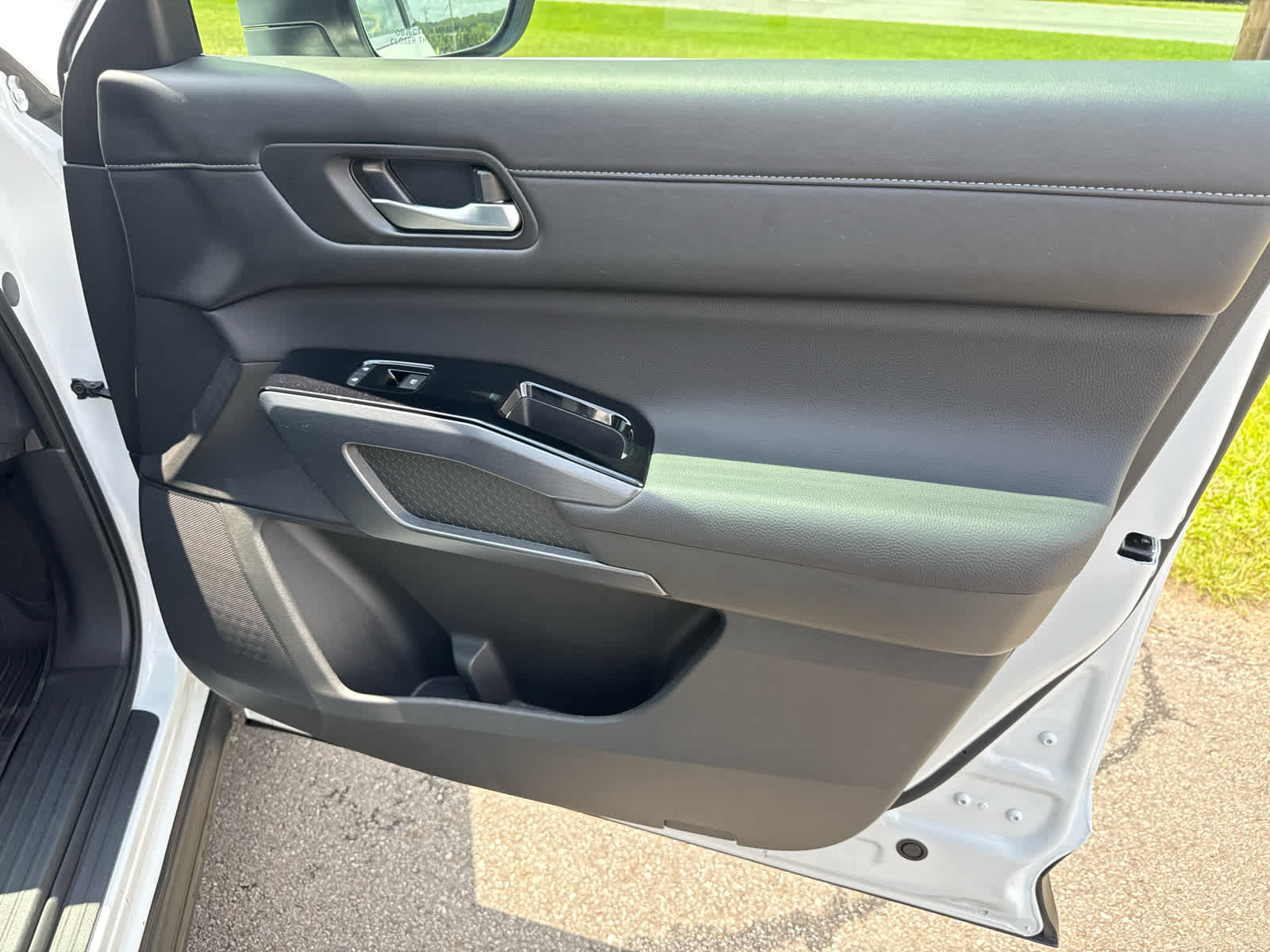 2025 Nissan Pathfinder SL FWD