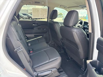 2025 Nissan Pathfinder SL FWD