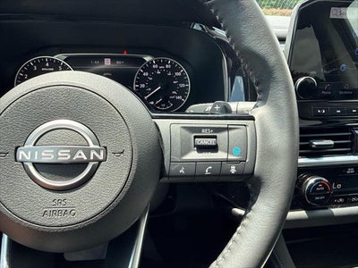 2025 Nissan Pathfinder SL FWD