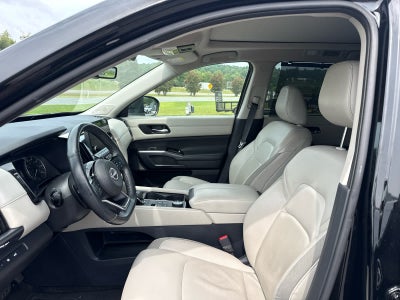 2023 Nissan Pathfinder SL 4WD