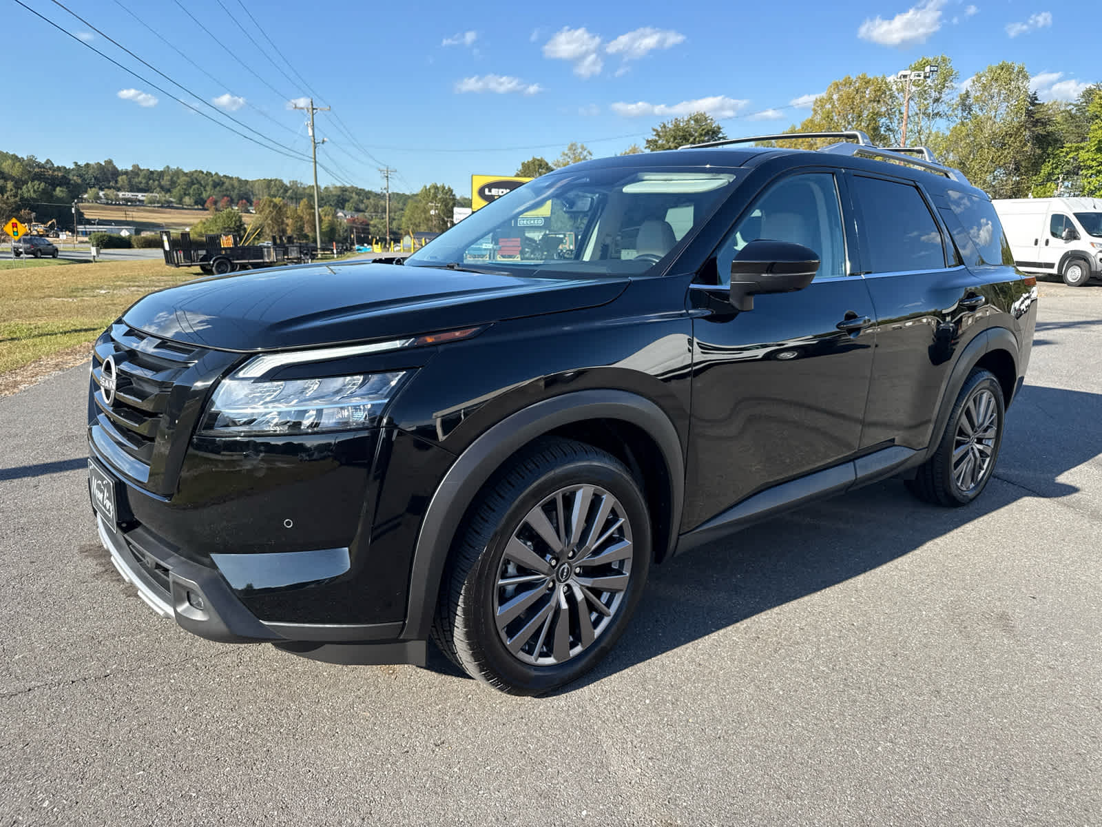 2023 Nissan Pathfinder SL 4WD