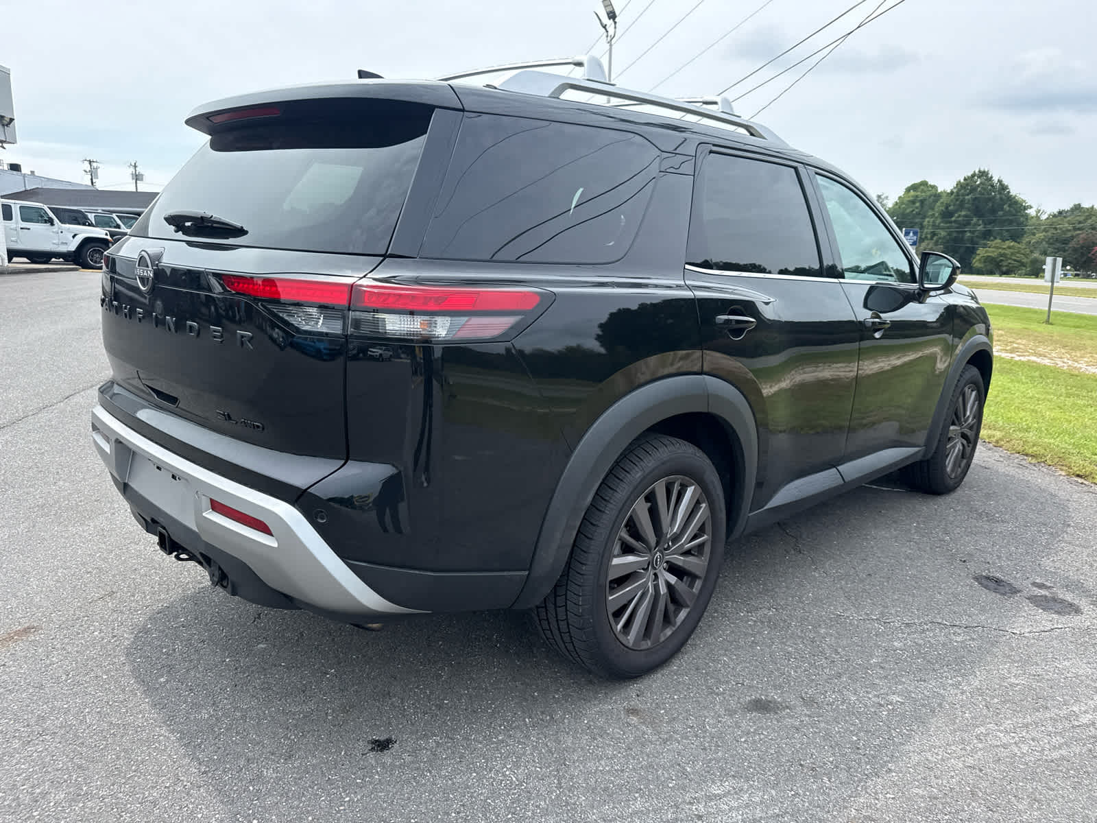 2023 Nissan Pathfinder SL 4WD