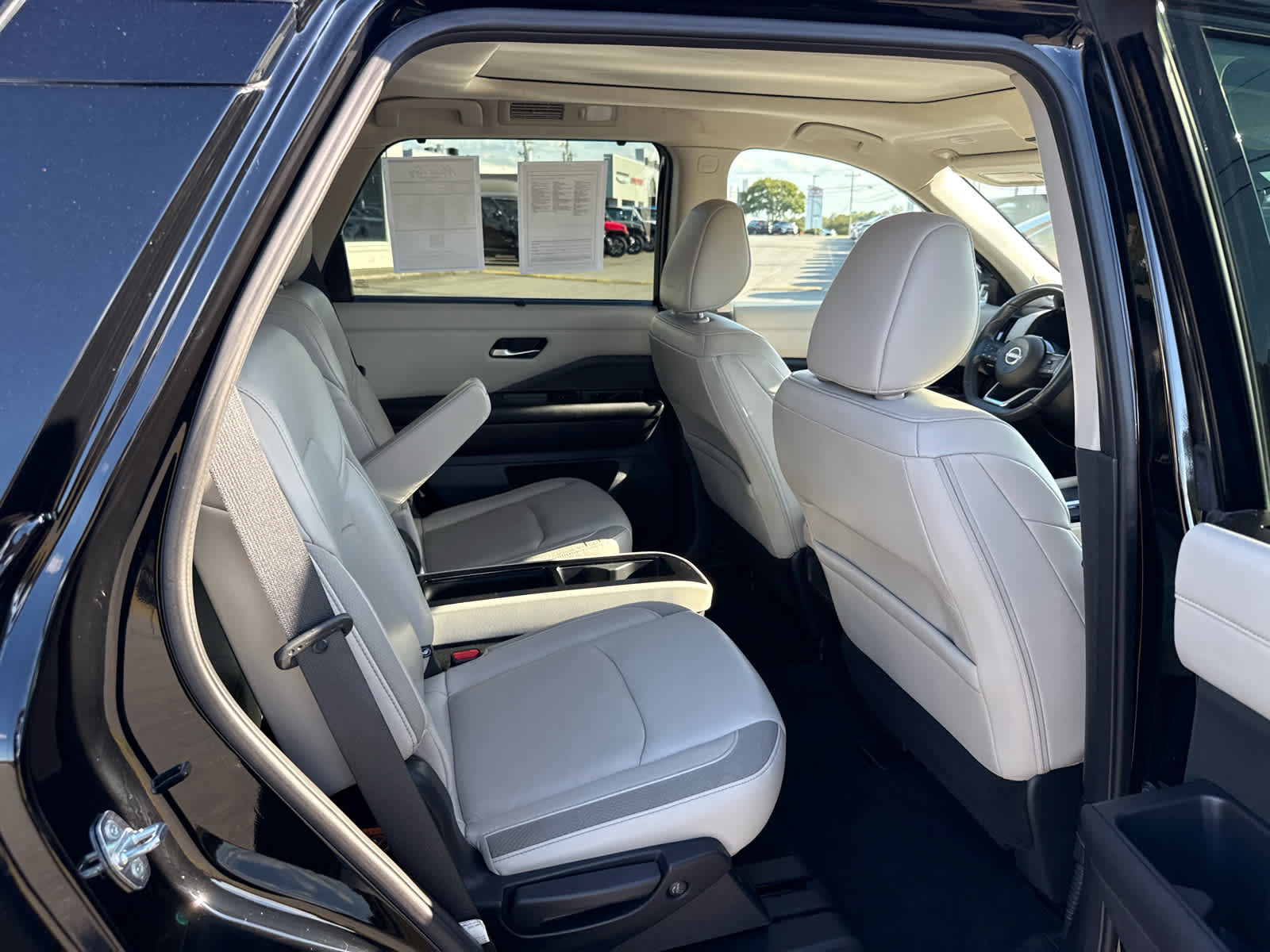 2023 Nissan Pathfinder SL 4WD