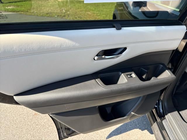 2023 Nissan Pathfinder SL 4WD