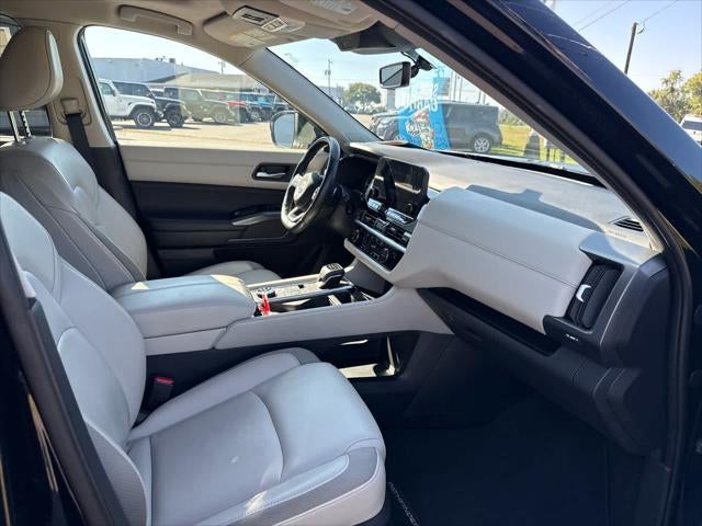 2023 Nissan Pathfinder SL 4WD