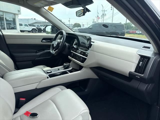 2023 Nissan Pathfinder SL 4WD