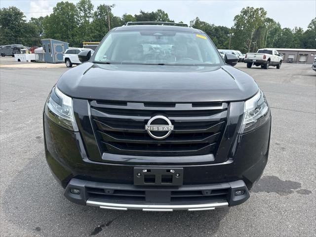 2023 Nissan Pathfinder SL 4WD