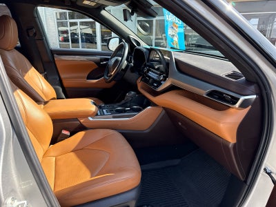 2022 Toyota Highlander Platinum