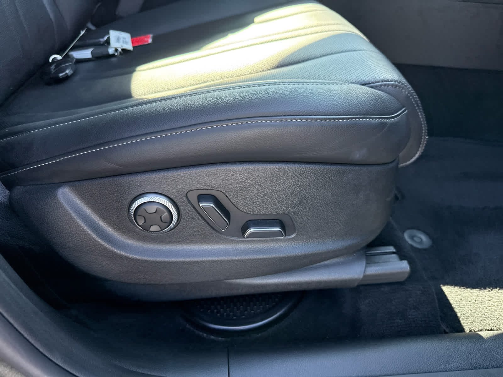 2025 Genesis GV80 2.5T Standard AWD