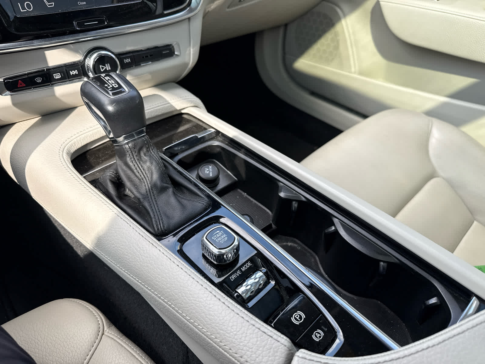 2018 Volvo S90 T5 Momentum