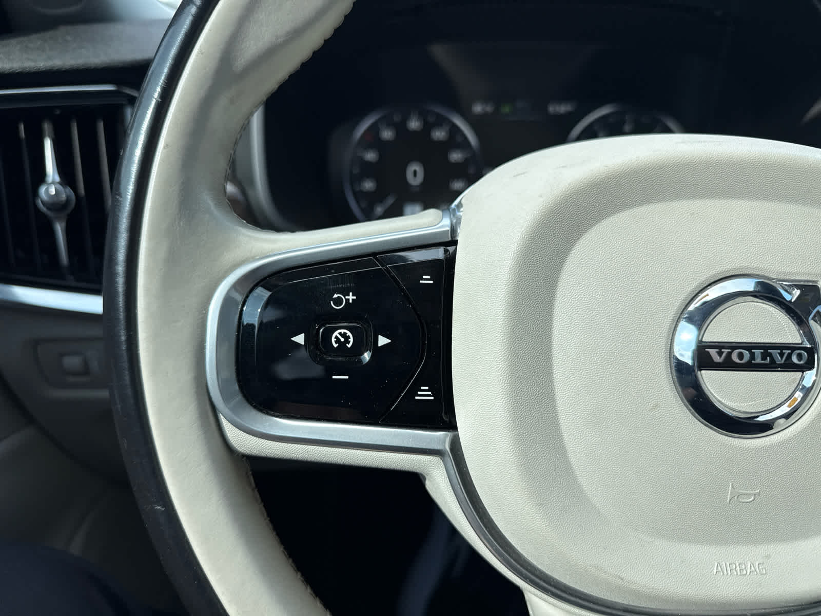 2018 Volvo S90 T5 Momentum