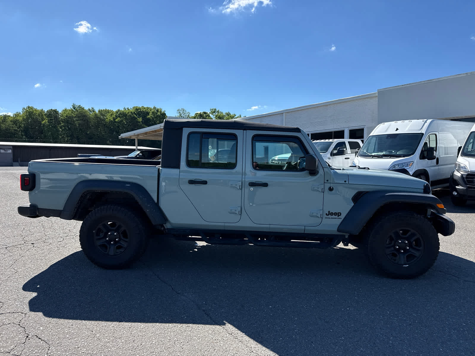2023 Jeep Gladiator Sport