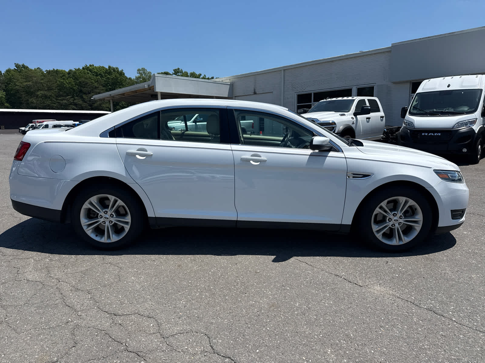 2018 Ford Taurus SEL