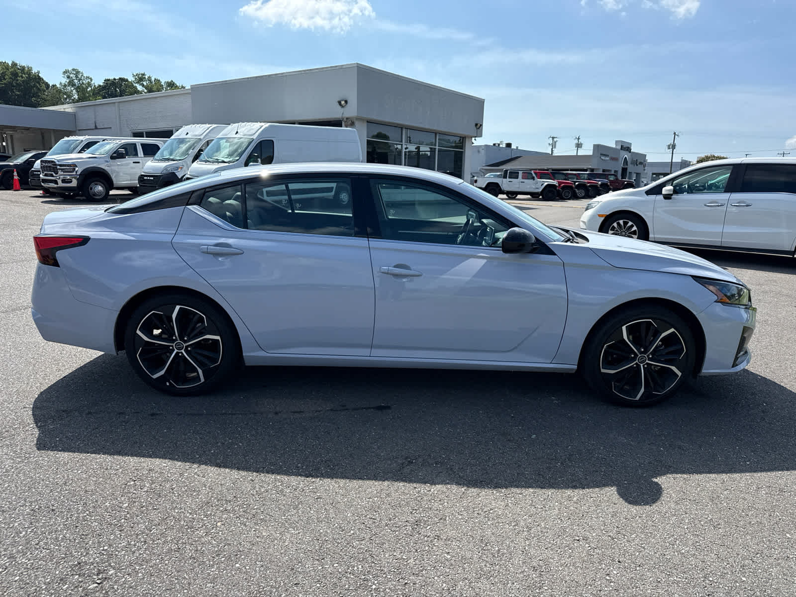 2025 Nissan Altima SR